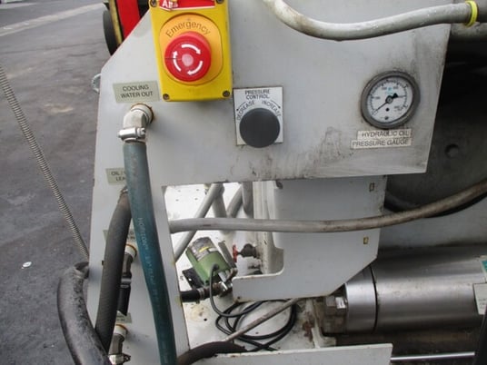 Flow, WaterJet Cutter w/Hydraulic Powered Intensifier, 30 HP, 60000 psi - Image 4