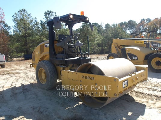 Caterpillar CS44B, Vibratory Single Drum Smooth, 751 hours, S/N: CS300599, 2018 - Image 2