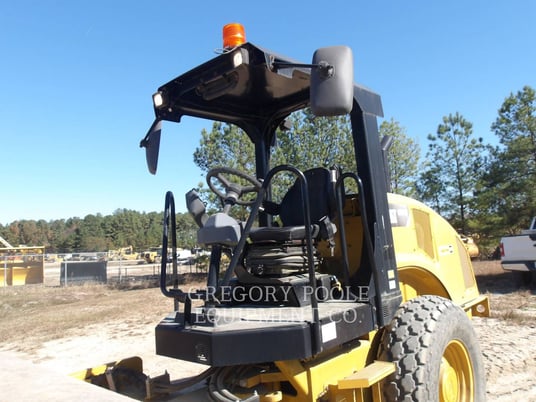 Caterpillar CS44B, Vibratory Single Drum Smooth, 751 hours, S/N: CS300599, 2018 - Image 5