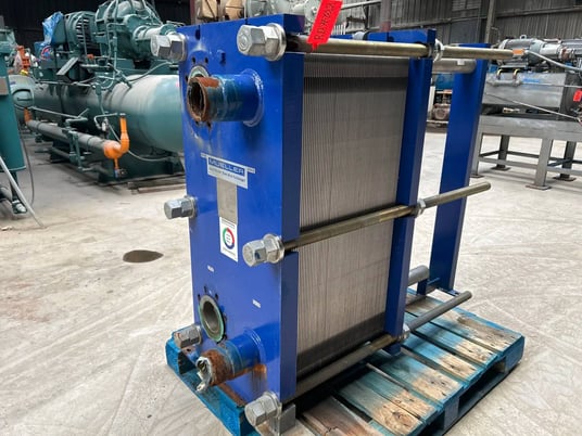 360-370 sq.ft., Mueller #AT25W, accu-therm semi-welded plate heat ex, 250 psi @ 200&deg;F, 800 GPM, 2010 - Image 3