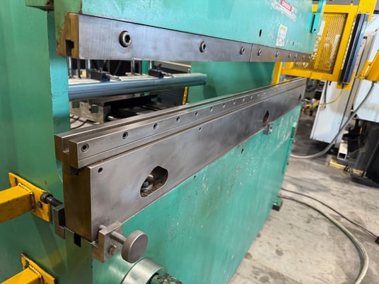 35 Ton, Piranha #3506, hydraulic press brake, 6' overall, 62" between housing, 4" stroke, 1-Axis CNC Back - Image 9