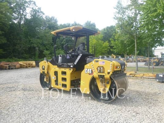 Caterpillar CB7-02, Twin Drum Roller, 478 hours, S/N: M5R00393, 2024 - Image 2
