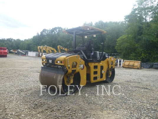 Caterpillar CB7-02, Twin Drum Roller, 478 hours, S/N: M5R00393, 2024 - Image 3