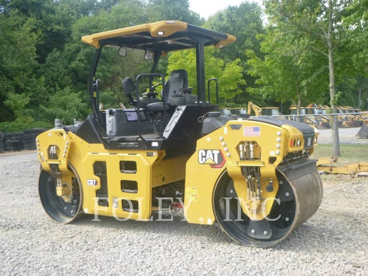 Caterpillar CB7-02, Twin Drum Roller, 478 hours, S/N: M5R00393, 2024 - Image 4