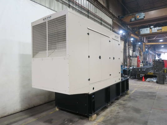 250 KW Blue Star Power Systems #JD250-02, diesel generator set, 120/208 Volts, 422 HP @ 1800 RPM, John Deere - Image 2