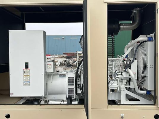 250 KW Blue Star Power Systems #JD250-02, diesel generator set, 120/208 Volts, 422 HP @ 1800 RPM, John Deere - Image 4
