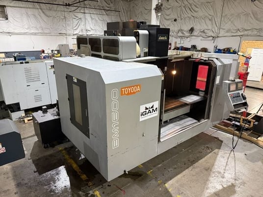 Toyoda #BM-1600, CNC vertical machining center, 3-Axis, Fanuc 18iMB, 63" X, 31.5" Y, 31.5" Z, 6000 RPM, 30 - Image 2