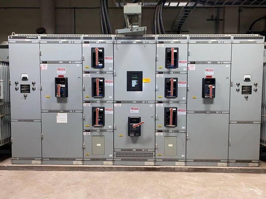 General Electric #AKD-8, 7-section switchgear section - Image 1