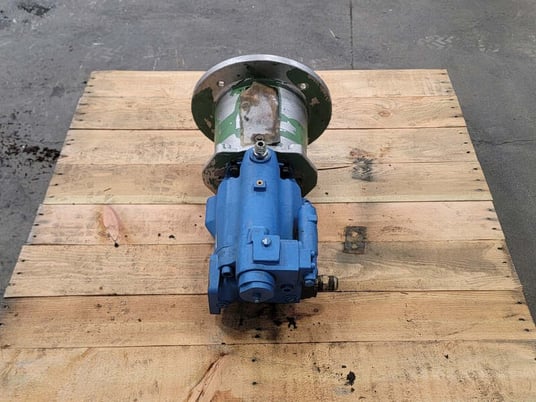 Eaton #123AL00062A, Hydraulic Pump, 280 Bar, clock wise Shaft Rotation - Image 1