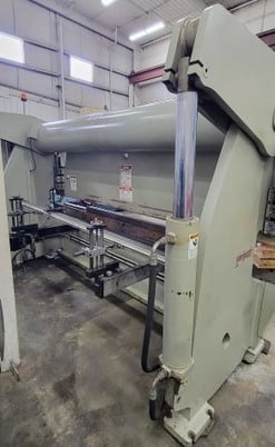 175 Ton, Accurpress #717512, cnc hydraulic brake, 10'-4" between housing, 10" throat, 144" Bed and Ram - Image 4