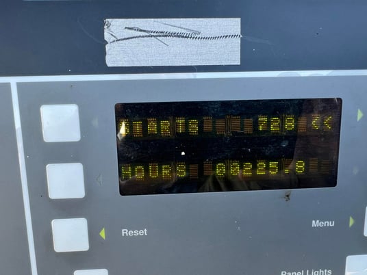 600 KW Onan, Cummins #VTA-28-G5, diesel generator set, open skid, 277/480 Volts, 225 hours, 2001 - Image 2