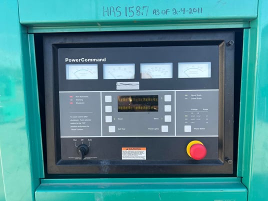 600 KW Onan, Cummins #VTA-28-G5, diesel generator set, open skid, 277/480 Volts, 225 hours, 2001 - Image 3