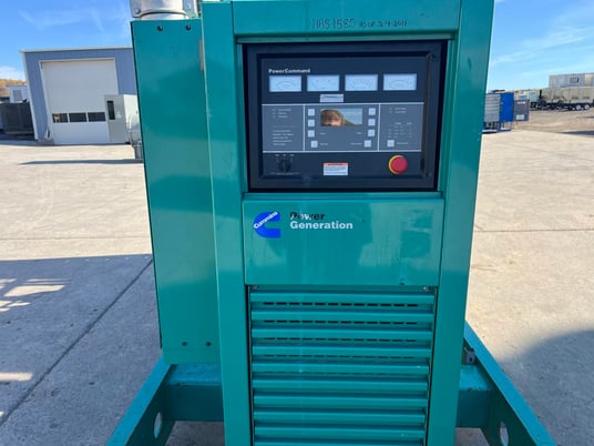 600 KW Onan, Cummins #VTA-28-G5, diesel generator set, open skid, 277/480 Volts, 225 hours, 2001 - Image 4