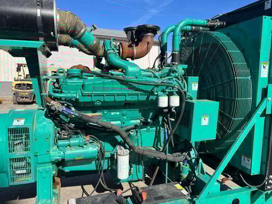 600 KW Onan, Cummins #VTA-28-G5, diesel generator set, open skid, 277/480 Volts, 225 hours, 2001 - Image 10