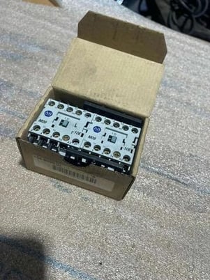 NEW OPEN BOX Allen-Bradley Allen Bradley 104-M09ND3 Motor Control Contactor STK L799CC - Image 3