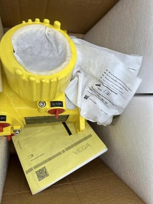 Vega pt31.ux1adnbx006 pointrac 31 transmitter new in box stock 3360 - Image 4