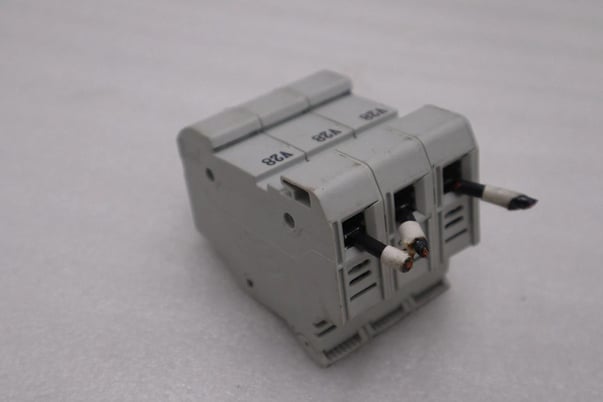 Cooper Bussmann CHCC 3-Pole Fuse Holder 600V 30A STOCK H1519A - Image 3