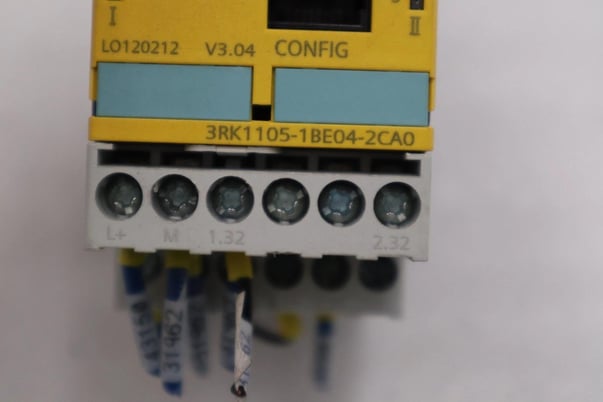 Siemens 3RK1105-1BE04-2CA0 Monitor Safety Relay Module STK H1429A - Image 2