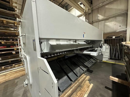 3/8" x 13' Ermaksan #HVR, CNC Hydraulic Shear, 161" overall, 10-17 SPM, 39.4" Back Gauge, 30 HP, Cybelec cnc - Image 2