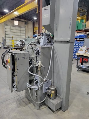 2 cu.ft. Goff #2BB, compact rubber belt tumblast, 5 HP blast wheel, 1997 - Image 4