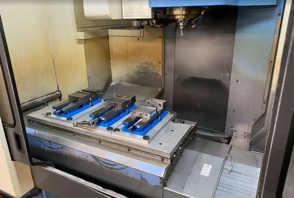 Mazak #MTV-515/40, CNC Vertical Machining Center, 41" X, 20" Y, 22" Z, 50 Taper, 30 automatic tool changer - Image 2