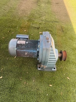 7.5 HP 1720 RPM Sew-Eurodrive, TEFC, DFV132S4, SEW RX107DV132S4, 3.38:1 Ratio, 230/460 Volts - Image 4