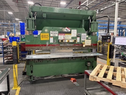 135 Ton, Cincinnati #135CBX8, CNC Hydraulic Press Brake, 8' overall, 8" stroke, 10" throat, 230 V., 3ph - Image 2