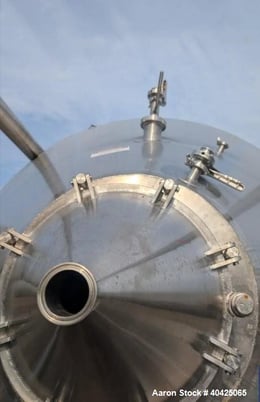 12400 gallon Quality Tank Solutions, Jacketed Tank, 304 Stainless Steel, 400 BBL, 138" diameter x 204" - Image 5