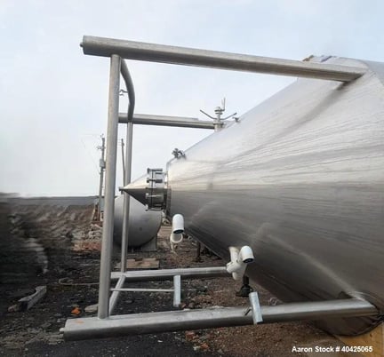 12400 gallon Quality Tank Solutions, Jacketed Tank, 304 Stainless Steel, 400 BBL, 138" diameter x 204" - Image 6