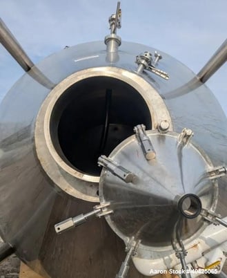 12400 gallon Quality Tank Solutions, Jacketed Tank, 304 Stainless Steel, 400 BBL, 138" diameter x 204" - Image 7