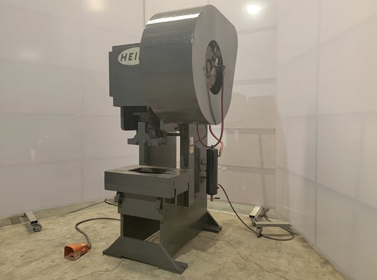 70 Ton, Heim #7TA-OBIF, mechanical press, 32" x20" tbl., 3" stroke, 7 HP, 240 V. - Image 3