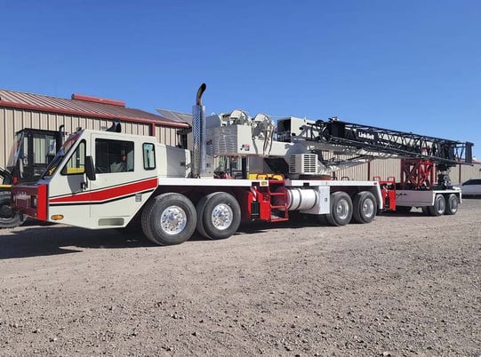 60 Ton, Link-Belt Belt #HTC8660, crane, 86' lift, Detroit Diesel engine, pneumatic tires, 1997 - Image 1