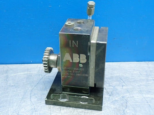 ABB #3HNA011884-001, Robotic Spray Gear Pump, 3 cm3 Volume - Image 2