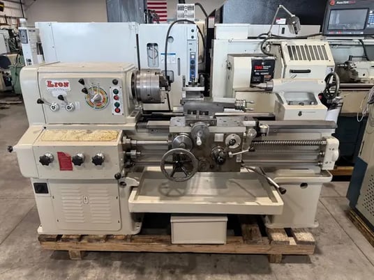20"/28" x 36" Lion #C11MB, heavy duty gap lathe, 10" 3-jaw chuck, 2-1/2" bore, inch/metric, tool post, 1980 - Image 2
