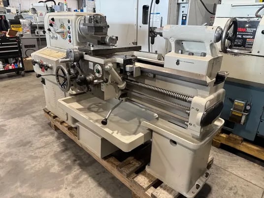 20"/28" x 36" Lion #C11MB, heavy duty gap lathe, 10" 3-jaw chuck, 2-1/2" bore, inch/metric, tool post, 1980 - Image 4
