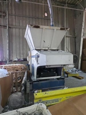 Vecoplan #VAZ1300M-FF, single shaft shredder, 62" x 80" feed opening, 150 HP, 2013 - Image 2