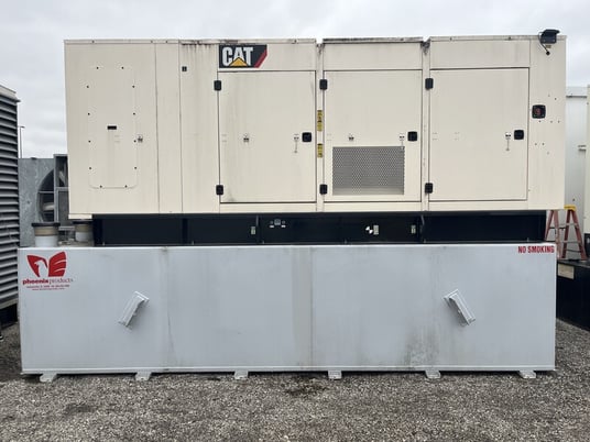 500 KW Caterpillar #C15, diesel generator set, 480 Volts, 1800 RPM, 99 hours, EPA Tier 2, sound attenuated - Image 1