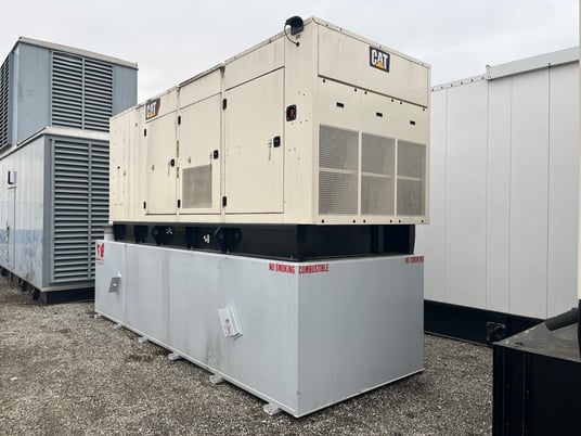 500 KW Caterpillar #C15, diesel generator set, 480 Volts, 1800 RPM, 99 hours, EPA Tier 2, sound attenuated - Image 3