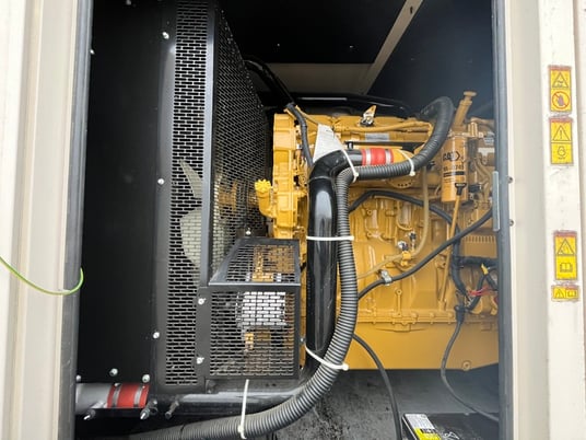 500 KW Caterpillar #C15, diesel generator set, 480 Volts, 1800 RPM, 99 hours, EPA Tier 2, sound attenuated - Image 6