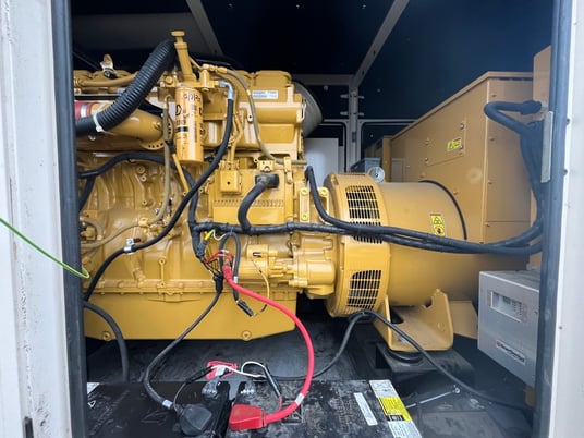 500 KW Caterpillar #C15, diesel generator set, 480 Volts, 1800 RPM, 99 hours, EPA Tier 2, sound attenuated - Image 7