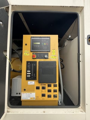 500 KW Caterpillar #C15, diesel generator set, 480 Volts, 1800 RPM, 99 hours, EPA Tier 2, sound attenuated - Image 8