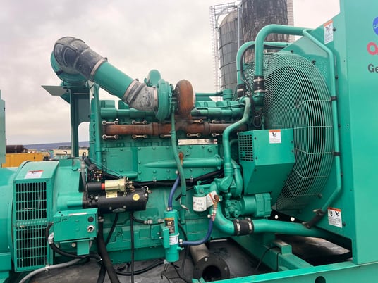 500 KW Onan, Cummins #KTA19-G4, diesel generator w/base fuel tank, 277/480 Volts, 1999 - Image 7