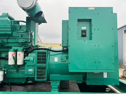 500 KW Onan, Cummins #KTA19-G4, diesel generator w/base fuel tank, 277/480 Volts, 1999 - Image 10