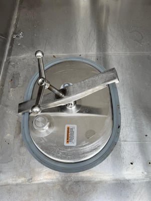 5000 gallon, Mueller stainless cone bottom silo - Image 3