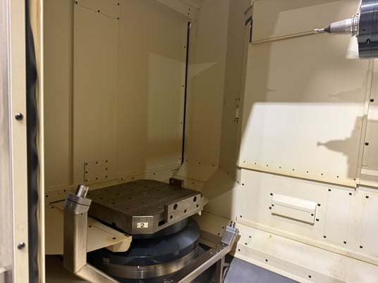 Makino #A61NX, CNC horizontal machining center, 5-Axis, (2) full contouring 19.7" pallets, 28.7" X, 25.6" Y - Image 8