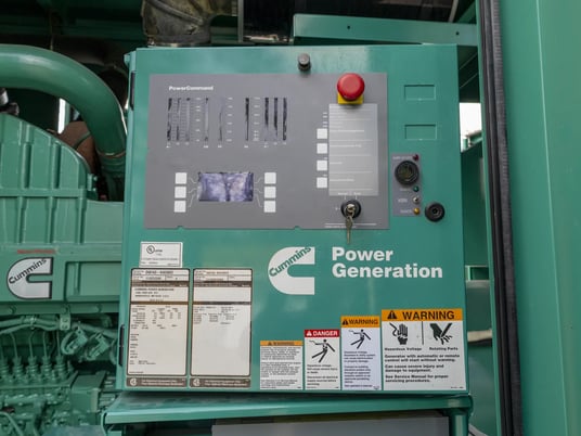1000 KW Cummins #DQFAD-8403803, Diesel Generator, 1202 amps, 1800 RPM, 277/480 Volts, 3PH, 563 hours, 2011 - Image 5