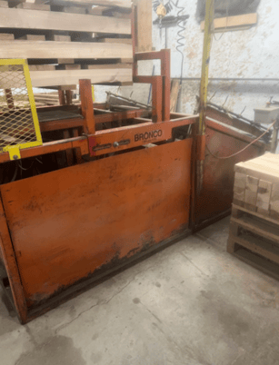 Bronco Pallet Nailer With Stacker (2 available) - Image 2