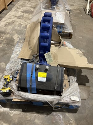 19" Tyco #F79U-180, Double acting butterfly valve, brand new, 2012 - Image 4