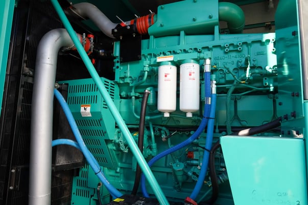 600 KW Cummins #QSK23-G7, diesel generator, sound attenuated enclosure, 277/480 Volts, 2009 - Image 4