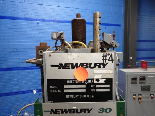 Newbury #V4-30ARS, vertical injection molder, with electrical cabinet, 12" x 13-1/2" platen, 1996 - Image 3